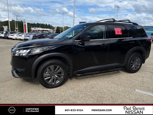 Certified 2024 Nissan Pathfinder SV image 2