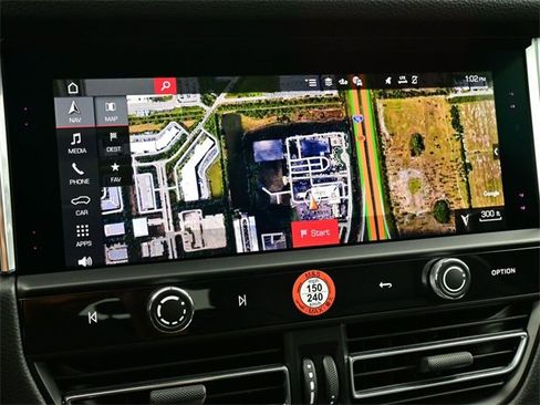 Used 2025 Porsche Macan image 12