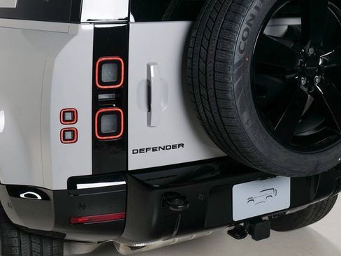 New 2026 Land Rover Defender 110 X-Dynamic SE image 31