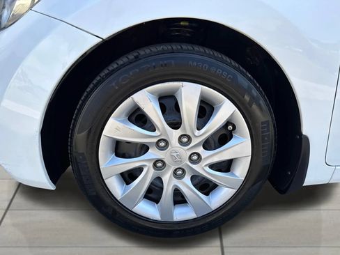Used 2013 Hyundai Elantra GLS FWD image 50