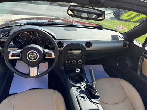 Used 2010 MAZDA MX-5 Miata Grand Touring w/ Premium Pkg RWD image 13