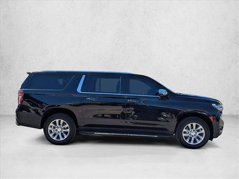 Used 2023 Chevrolet Suburban Premier w/ Advanced Technology Package AWD/4WD image 4