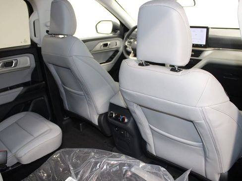 New 2026 Ford Explorer Active RWD image 34