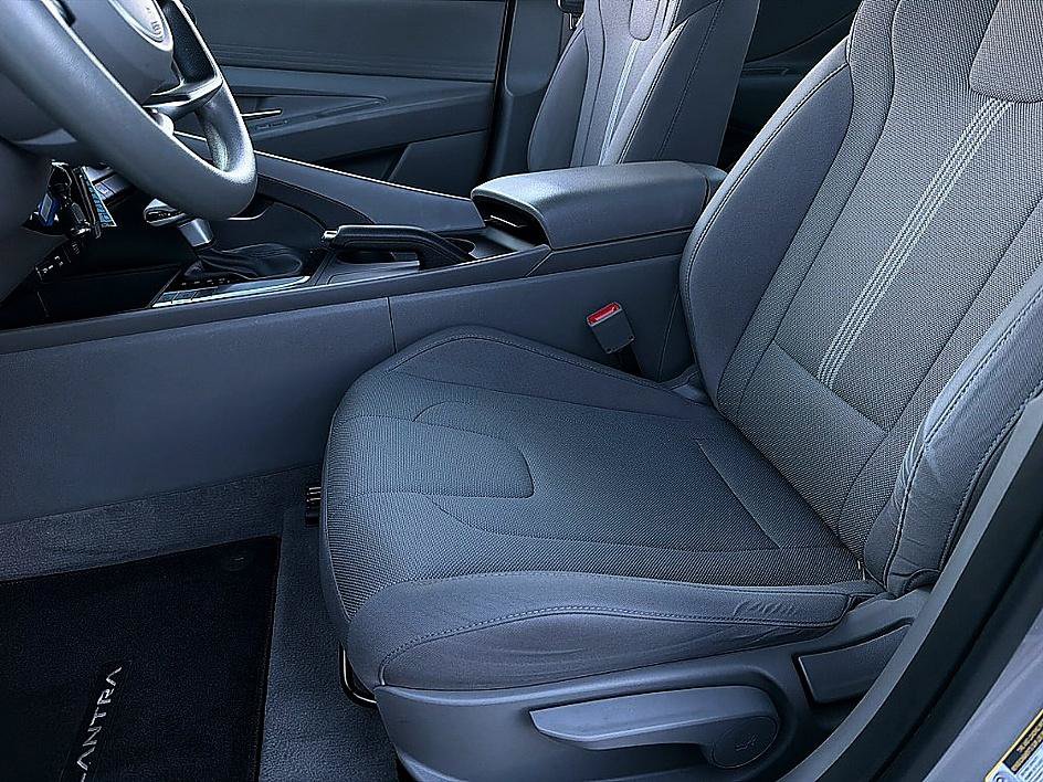 Certified 2024 Hyundai Elantra SE FWD image 10