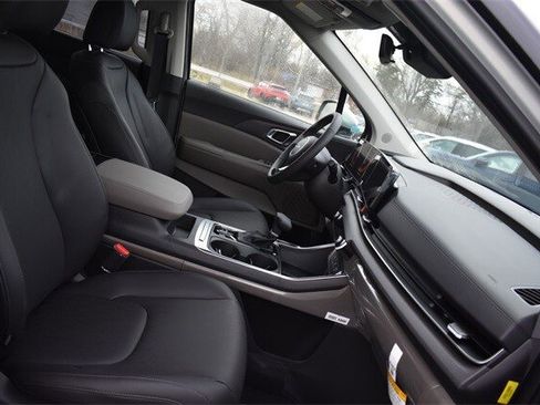 New 2026 Kia Carnival EX image 13