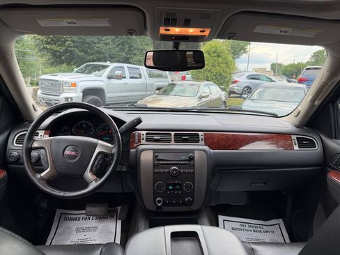 Used 2014 GMC Yukon XL SLT w/ SLT-2 Equipment Package AWD/4WD image 18