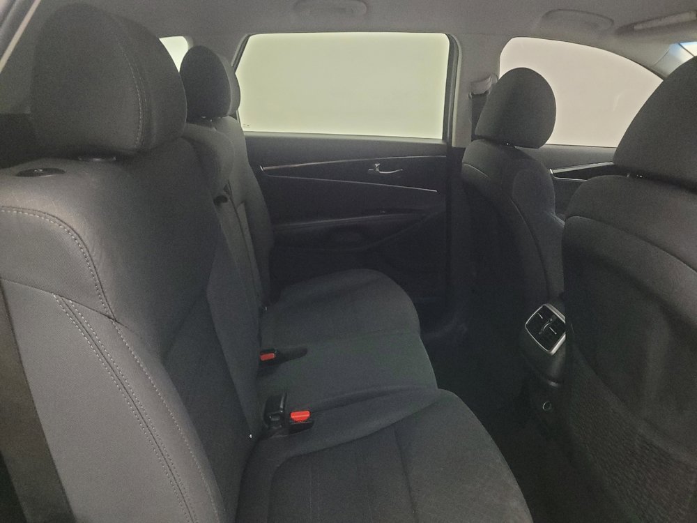 Used 2020 Kia Sorento L FWD image 19