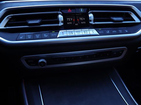 Used 2022 BMW X5 xDrive40i w/ M Sport Package image 37