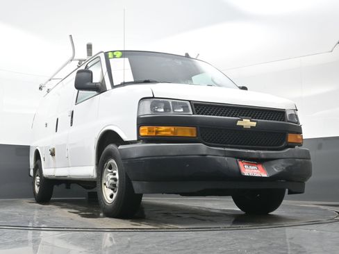 Used 2019 Chevrolet Express 3500 w/ Driver Convenience Package image 28