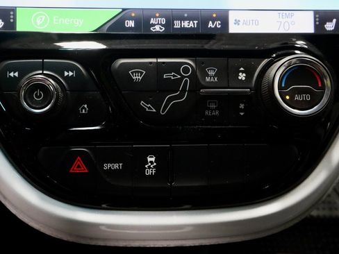 Used 2020 Chevrolet Bolt Premier w/ Infotainment Package image 30