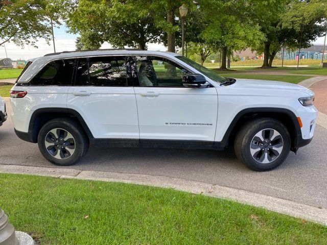 Used 2022 Jeep Grand Cherokee Limited 4xe w/ Luxury Tech Group II AWD/4WD image 11