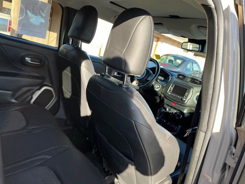 Used 2017 Jeep Renegade Trailhawk image 34