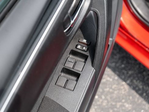 Used 2019 Toyota Corolla LE FWD image 17