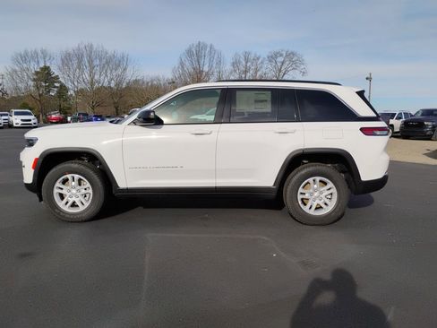 New 2025 Jeep Grand Cherokee Laredo w/ Trailer Tow Package image 8
