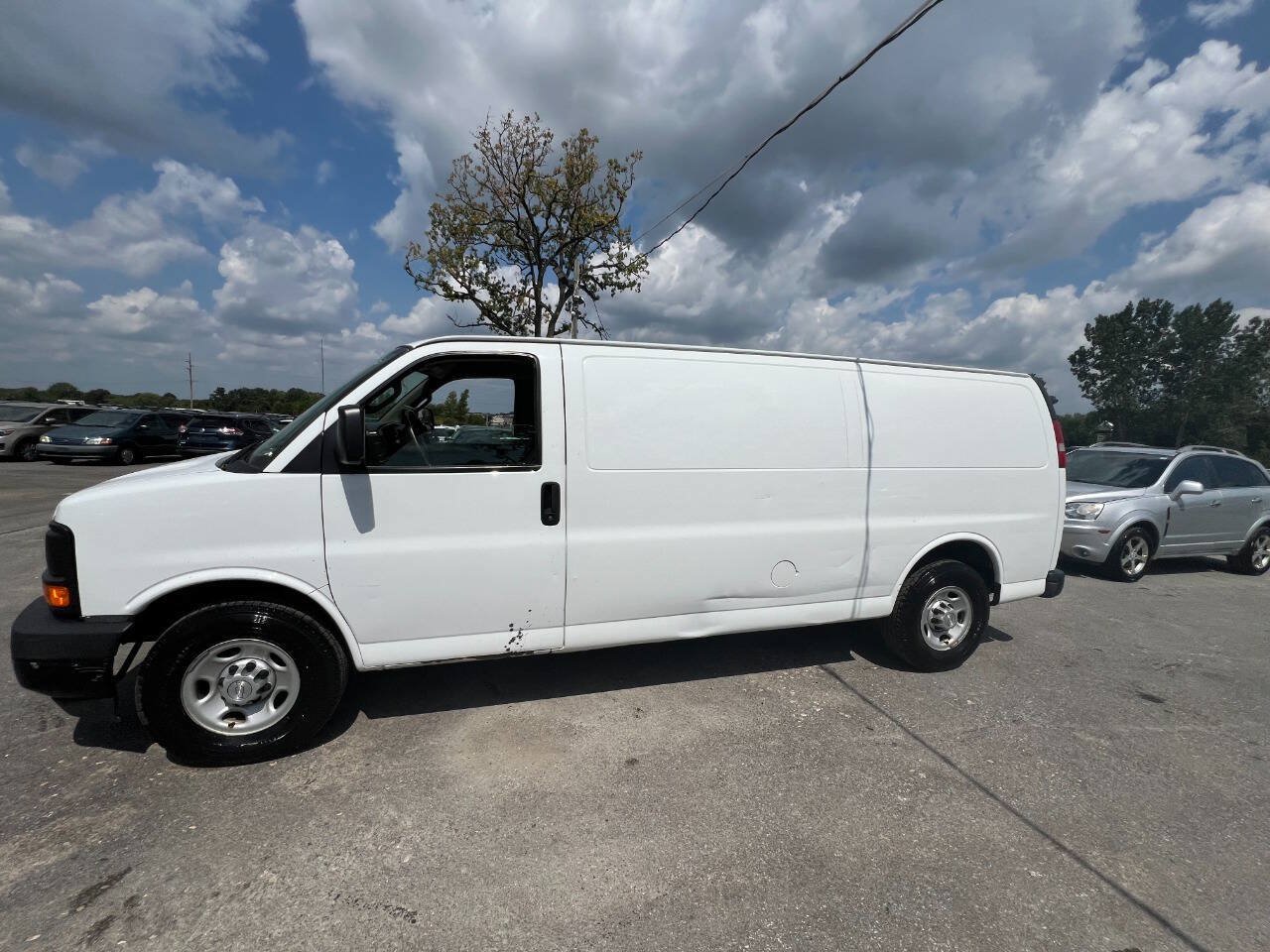 Used 2017 Chevrolet Express 2500 Extended RWD image 4