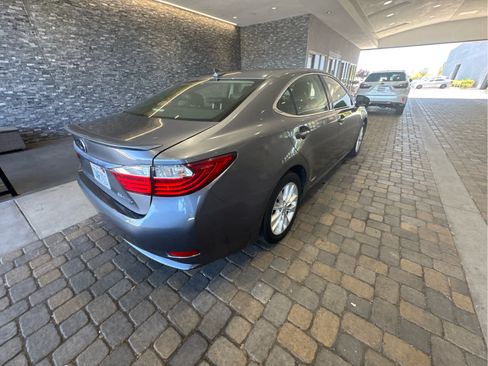 Used 2014 Lexus ES 300h w/ Luxury Package w/Bamboo Trim FWD image 8