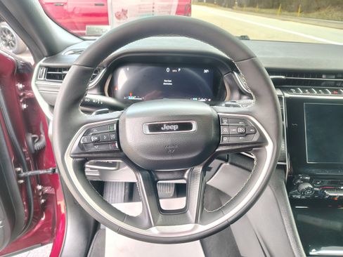 Certified 2024 Jeep Grand Cherokee L Altitude image 33