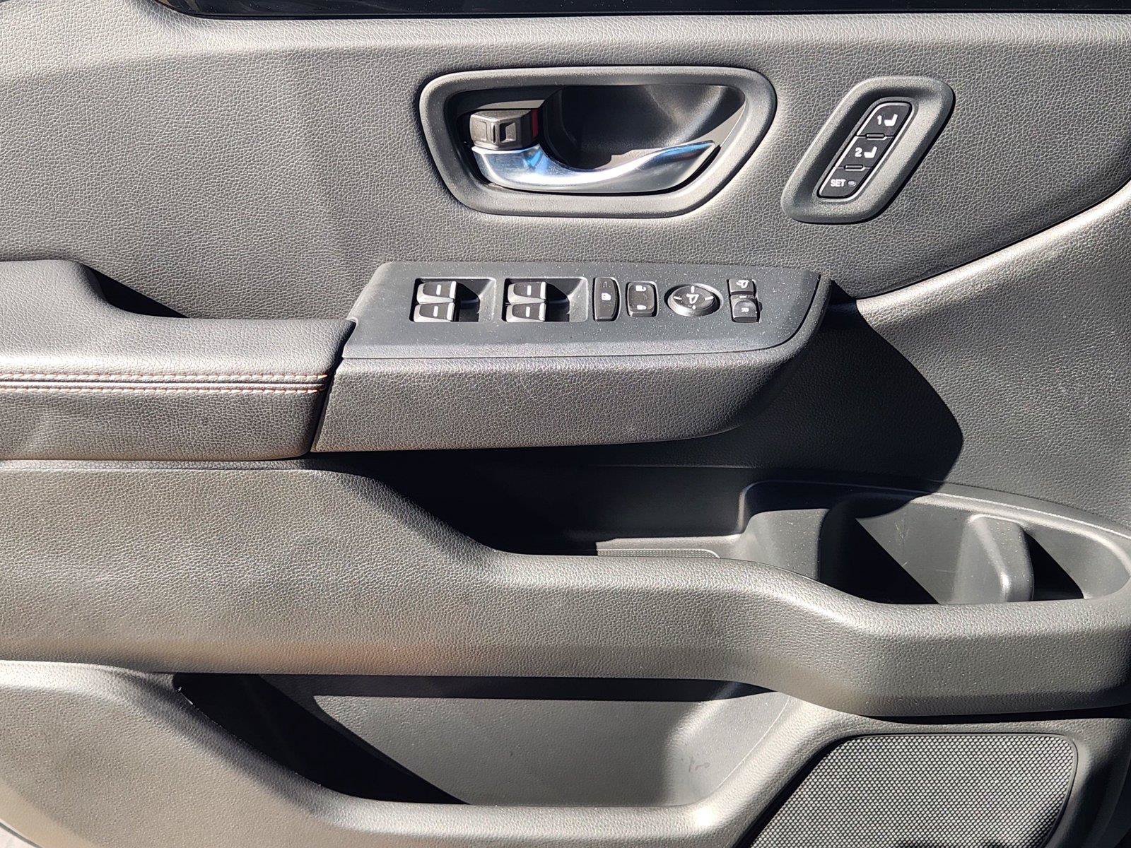 Used 2025 Honda Pilot TrailSport image 33