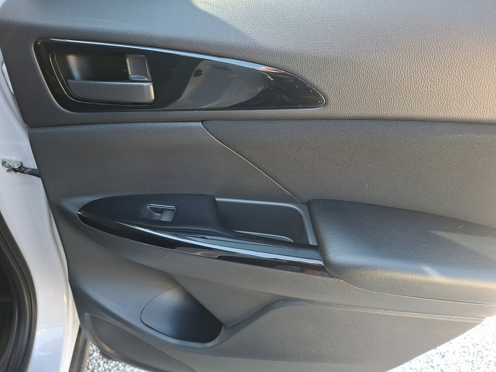 Used 2024 Mitsubishi Eclipse Cross LE AWD/4WD image 14