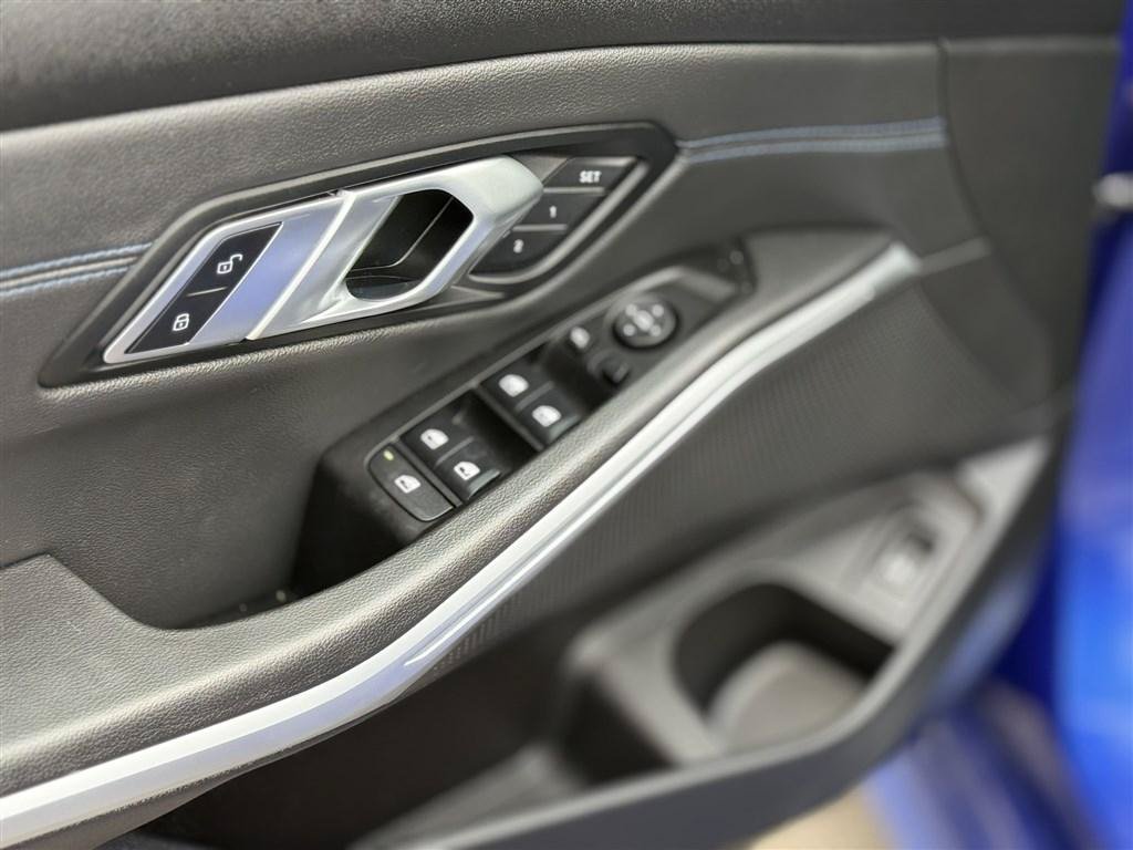 Used 2020 BMW 330i xDrive Sedan w/ M Sport Package AWD/4WD image 15