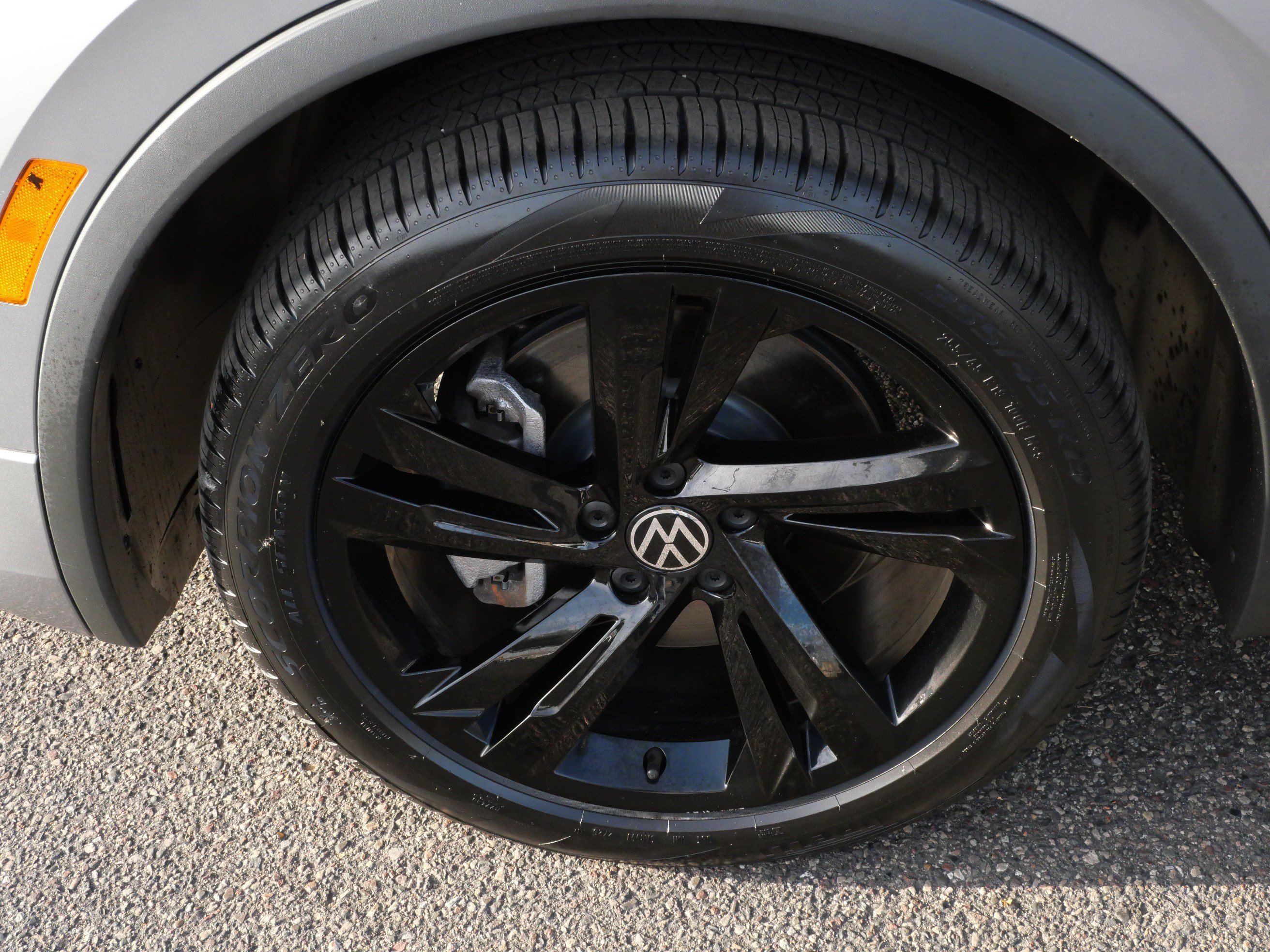 Certified 2023 Volkswagen Tiguan SE R-Line AWD/4WD image 15