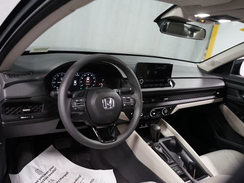 Used 2023 Honda Accord EX image 11