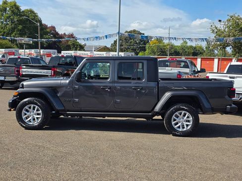 Used 2023 Jeep Gladiator Sport AWD/4WD image 9
