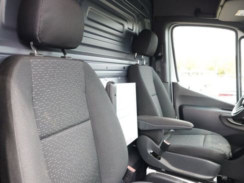 Used 2023 Mercedes-Benz Sprinter 2500 image 22