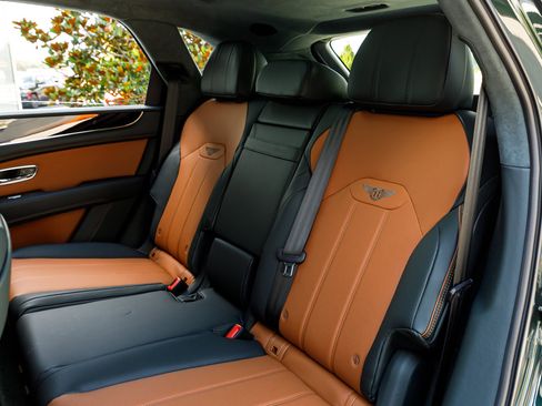 New 2026 Bentley Bentayga AWD/4WD image 34