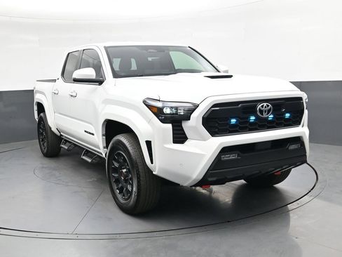 Used 2024 Toyota Tacoma TRD Sport w/ TRD Sport Upgrade Package image 1