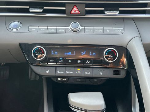 Used 2025 Hyundai Elantra SEL FWD image 33