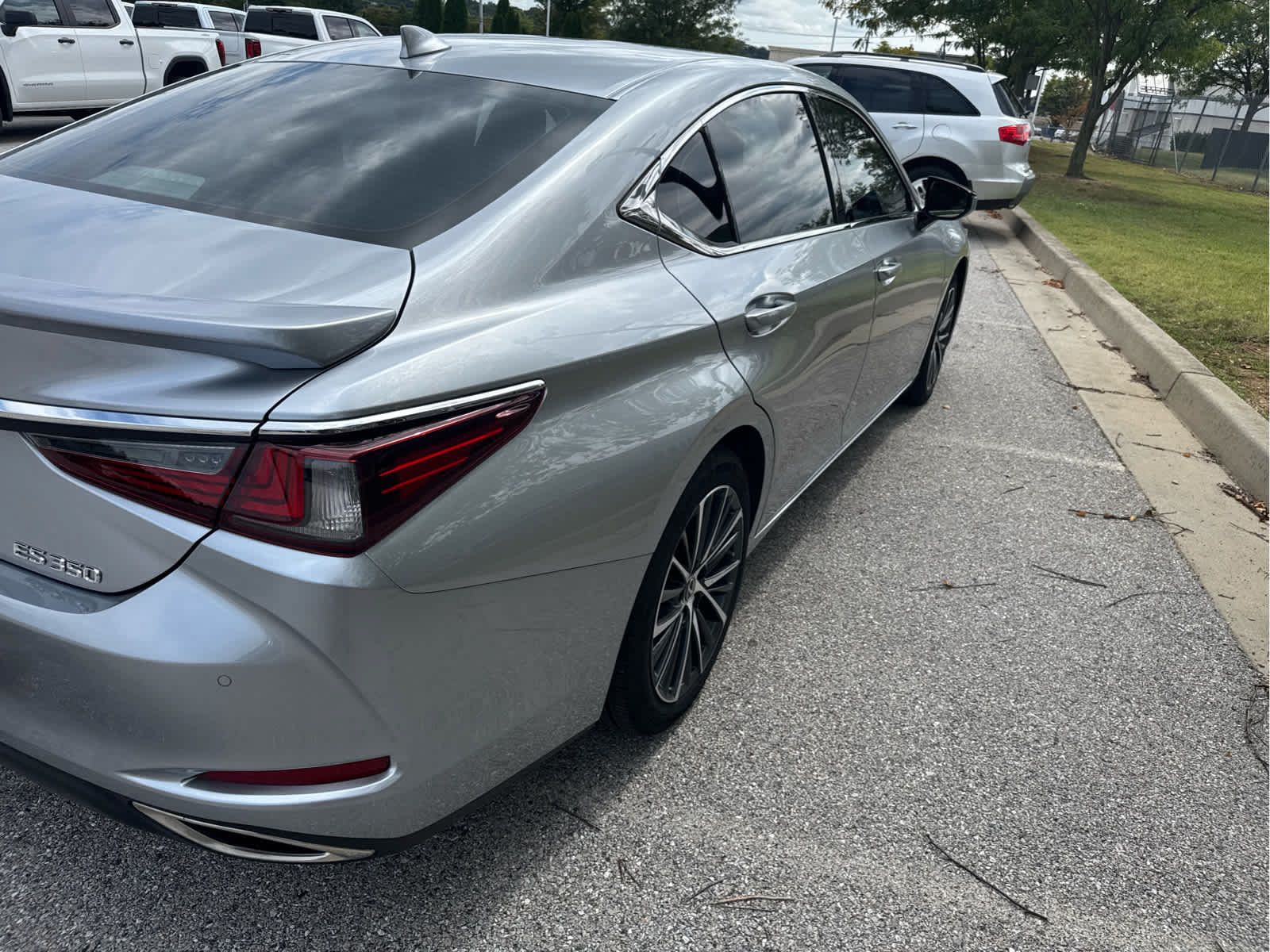 Used 2022 Lexus ES 350 w/ Premium Package FWD image 5
