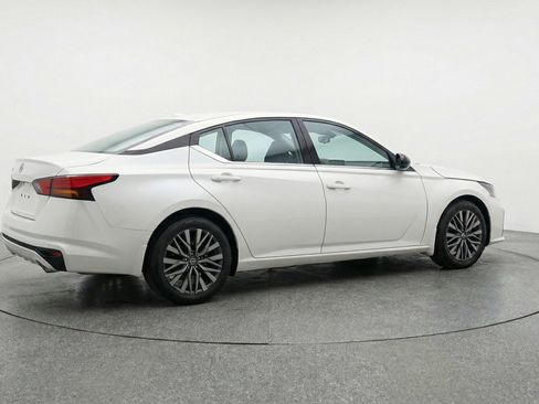 Used 2025 Nissan Altima 2.5 SV FWD image 9
