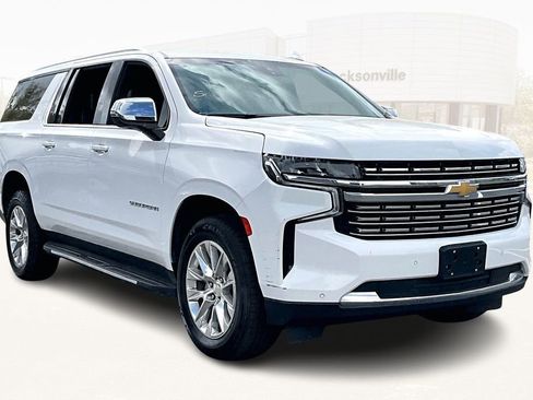 Used 2023 Chevrolet Suburban Premier image 3