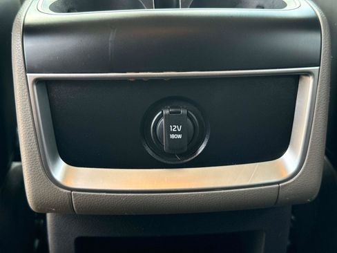 Used 2025 Kia Carnival FWD image 16