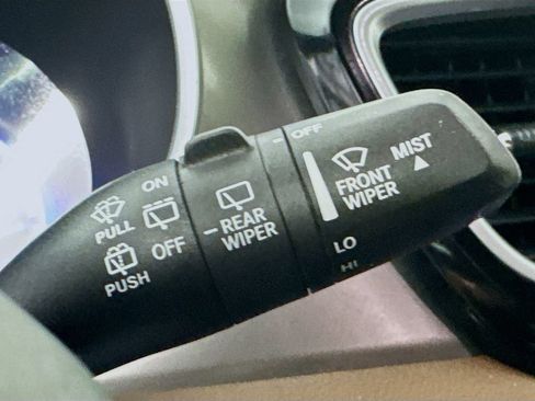 Used 2020 Chrysler Pacifica Limited FWD image 14