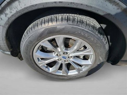 Used 2022 Ford Explorer XLT w/ Equipment Group 202A image 9