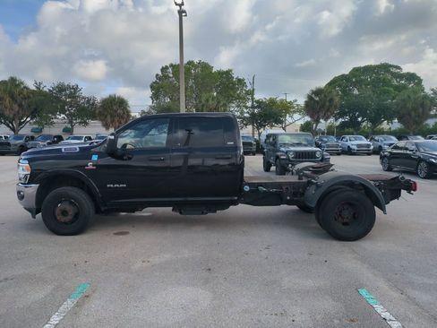 Used 2023 RAM 3500 SLT w/ Quick Order Package 2YG SLT AWD/4WD image 9