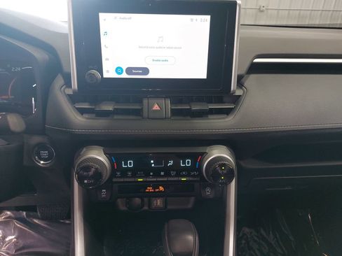 Used 2025 Toyota RAV4 XLE AWD/4WD image 20