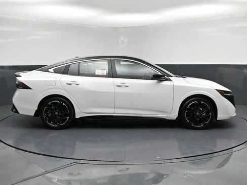 New 2026 Nissan Sentra SR w/ SR Premium Package FWD image 27