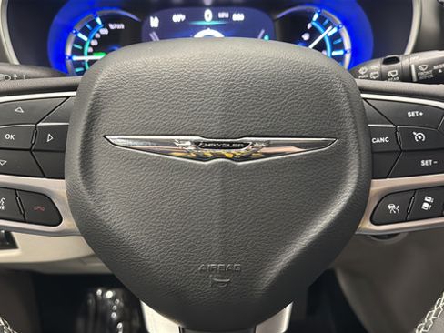 Used 2022 Chrysler Pacifica Touring-L FWD image 15