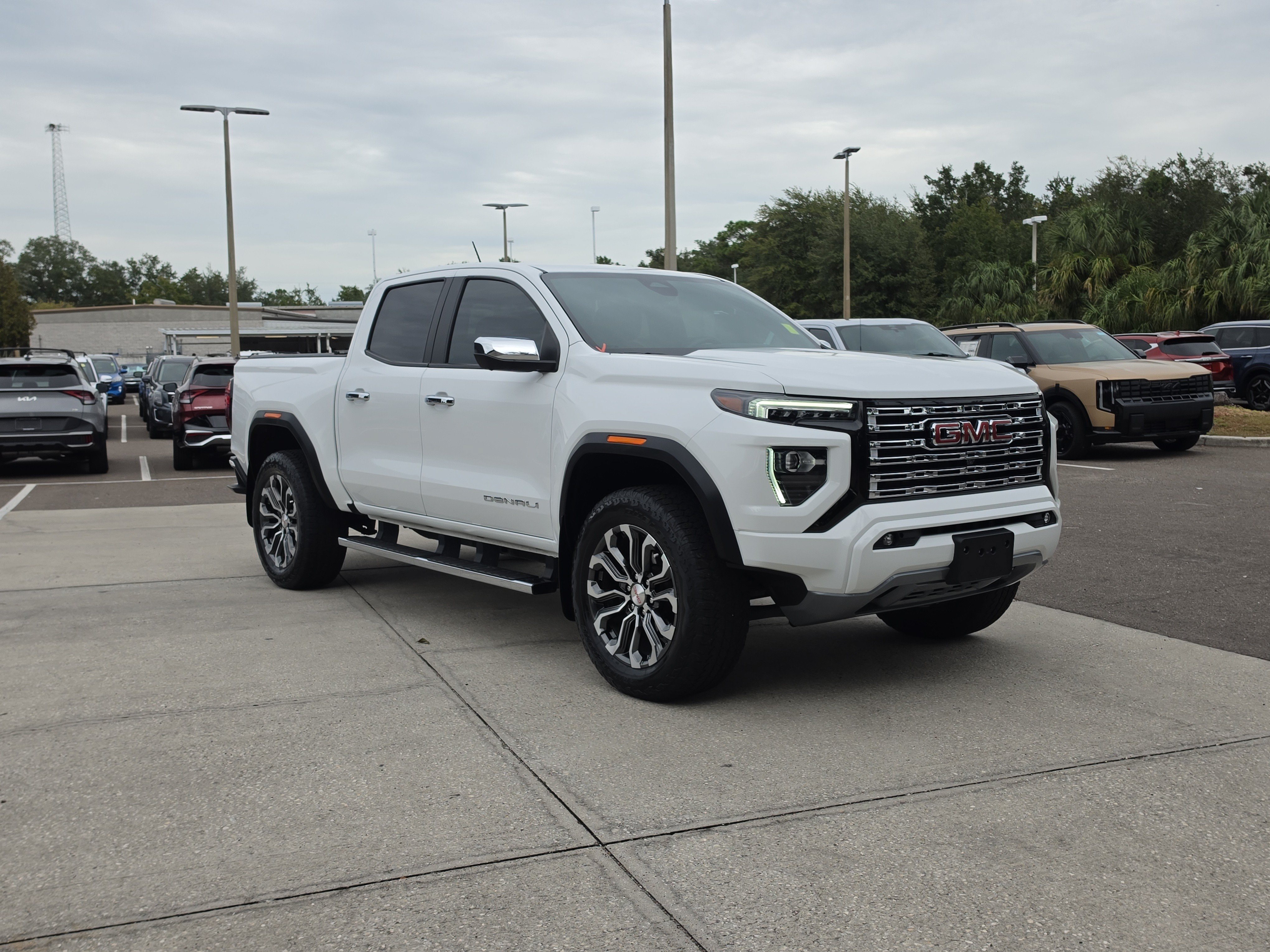 Used 2024 GMC Canyon Denali AWD/4WD image 2