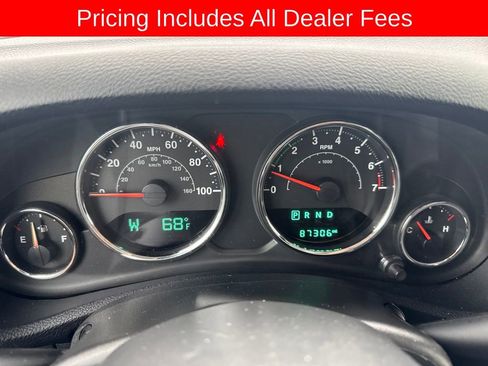 Used 2017 Jeep Wrangler Unlimited Sahara w/ Connectivity Group AWD/4WD image 11