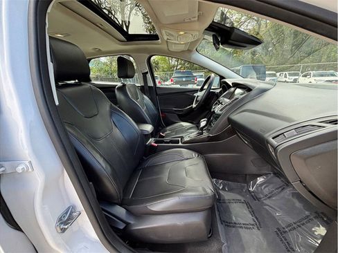 Used 2018 Ford Focus Titanium w/ Titanium Technology Package image 39