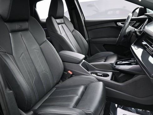 Used 2024 Audi Q4 e-tron Premium Plus w/ Premium Plus image 31