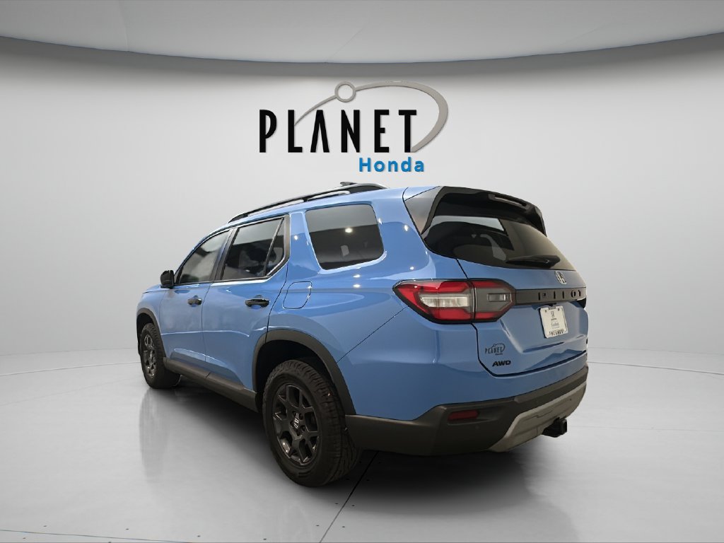 Certified 2024 Honda Pilot TrailSport image 6