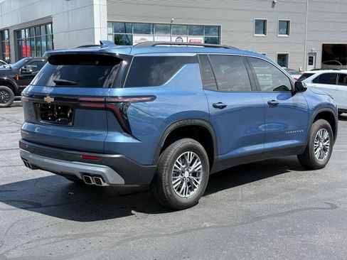 Used 2025 Chevrolet Traverse LT FWD image 4