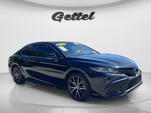Used 2024 Toyota Camry SE w/ Convenience Package FWD image 3