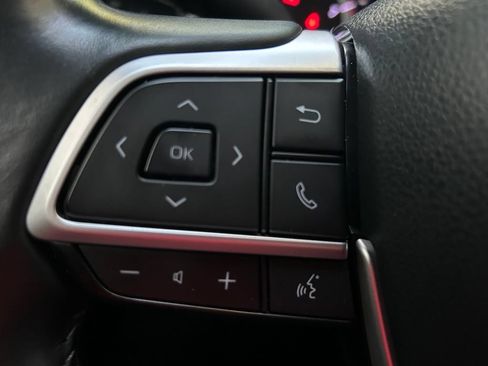 Used 2023 Toyota Highlander XLE FWD image 21