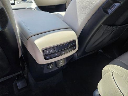 Used 2024 Hyundai Palisade Limited FWD image 18